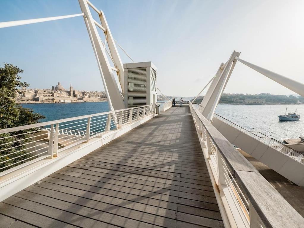 Seaview Apartment In Fort Cambridge, Sliema Exterior foto